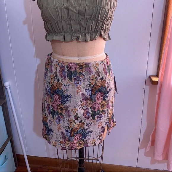 Floral Mini Skirt - Picture 5 of 6